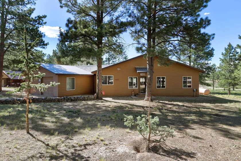 This lovely, well-maintained home is convenient to everything! - photo 6