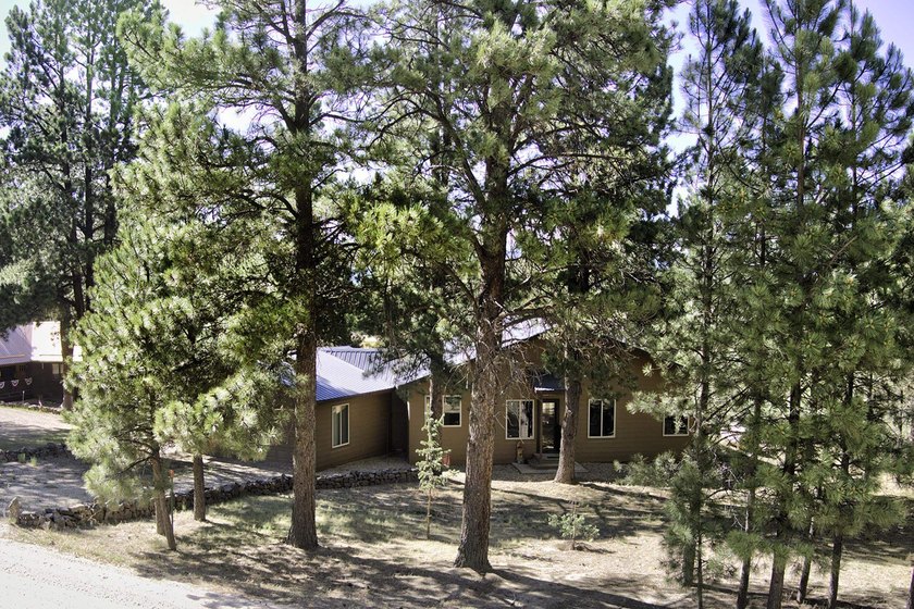 This lovely, well-maintained home is convenient to everything! - photo 9