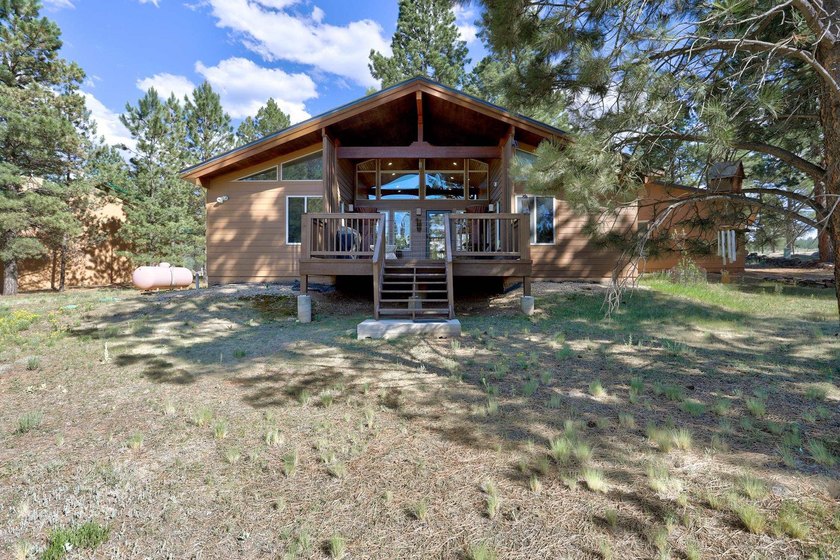 This lovely, well-maintained home is convenient to everything! - photo 10
