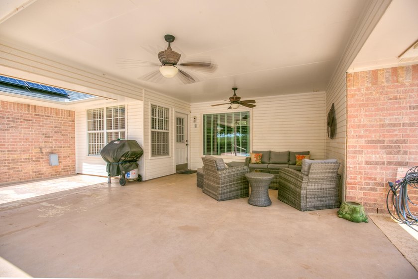 Welcome to this beautifully updated 3-bedroom, 2-bath home in - photo 35