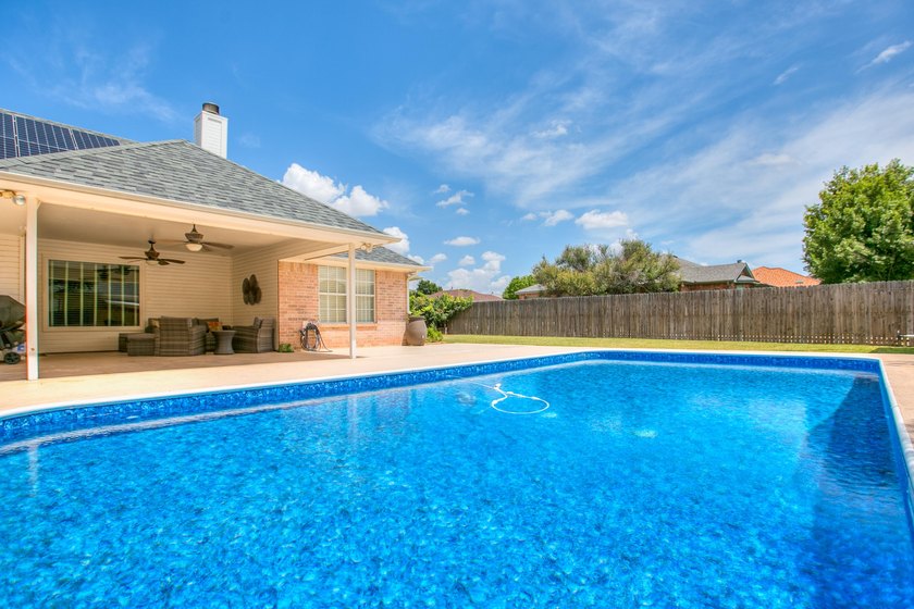 Welcome to this beautifully updated 3-bedroom, 2-bath home in - photo 36