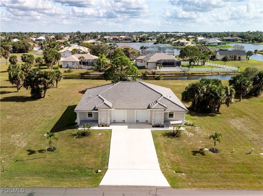Brand new custom built duplex with 6 bedrooms, 4 bathrooms, 2 - photo 4