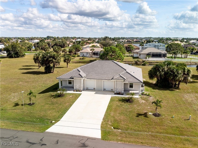 Brand new custom built duplex with 6 bedrooms, 4 bathrooms, 2 - photo 5
