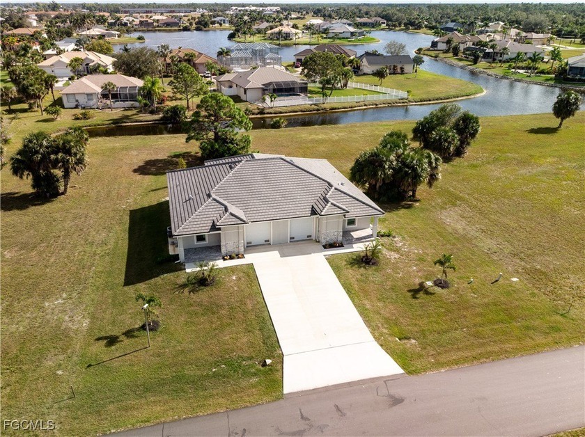 Brand new custom built duplex with 6 bedrooms, 4 bathrooms, 2 - photo 6