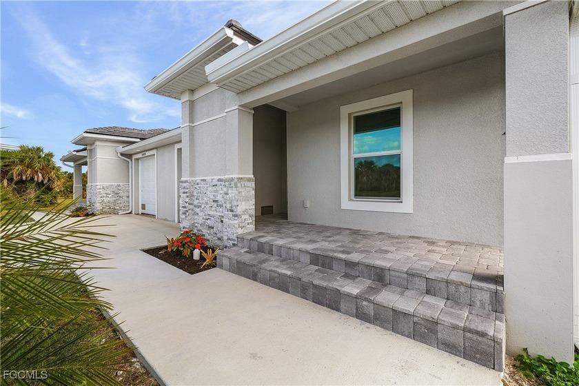 Brand new custom built duplex with 6 bedrooms, 4 bathrooms, 2 - photo 7