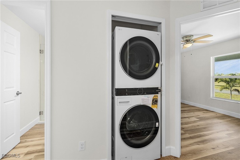 Brand new custom built duplex with 6 bedrooms, 4 bathrooms, 2 - photo 10