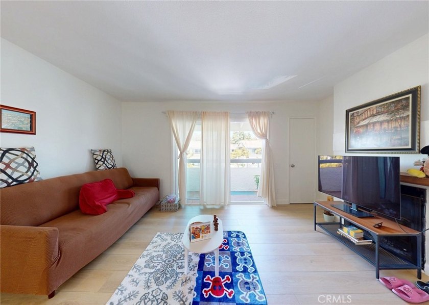 Welcome Home to 2835 S Fairview #H. This Beautifully Upgraded - photo 3