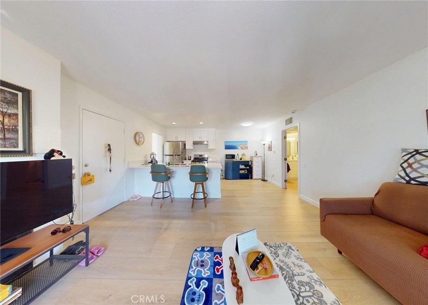 Welcome Home to 2835 S Fairview #H. This Beautifully Upgraded - photo 4