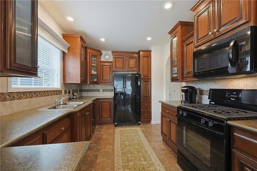 OPEN HOUSE CANCELED OFFER ACCEPTED Welcome To Easy Living In - photo 9