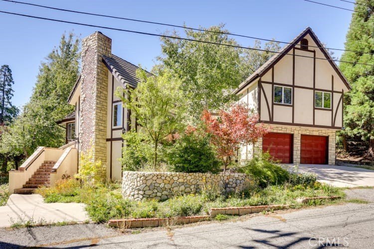 Tremendous Tudor - Property is in one of the most appreciated - photo 2