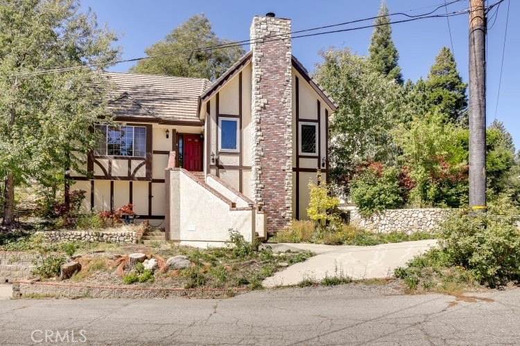 Tremendous Tudor - Property is in one of the most appreciated - photo 4