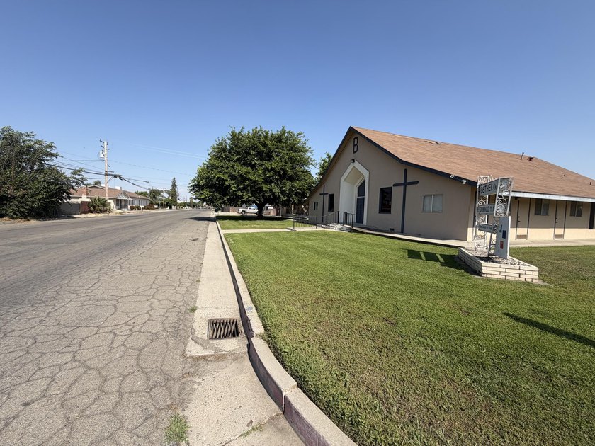 Church, parsonage and parking lot for sale! This 2800 SF Church - photo 29