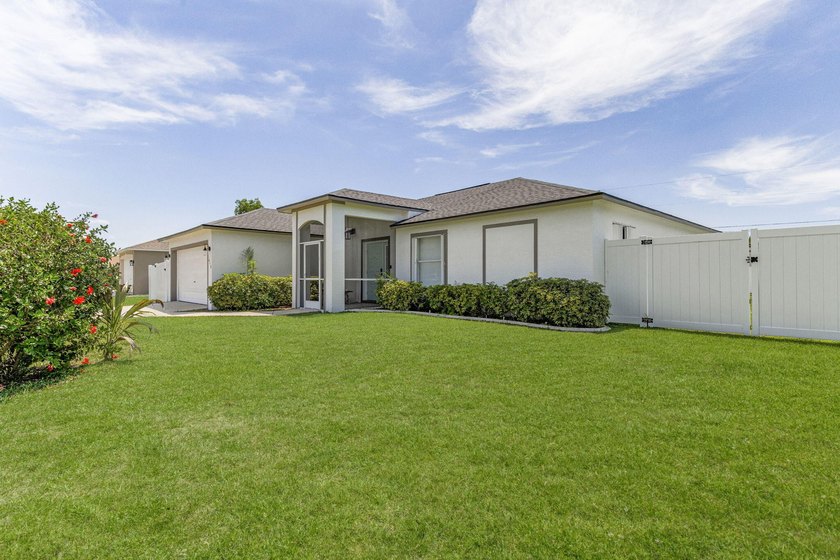 Beautifully updated home in desirable SE Cape Coral w/NO HOA! - photo 7