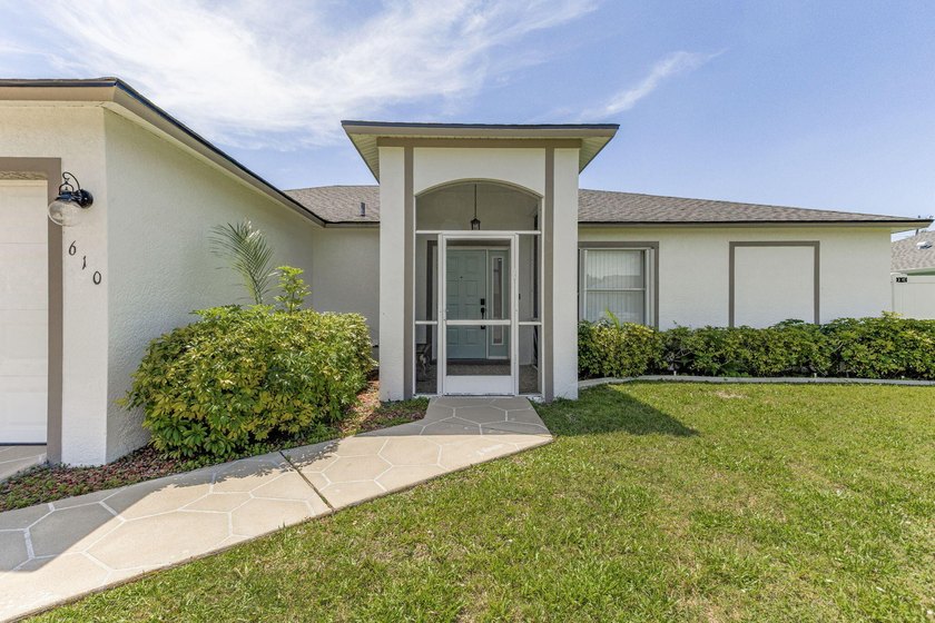 Beautifully updated home in desirable SE Cape Coral w/NO HOA! - photo 10