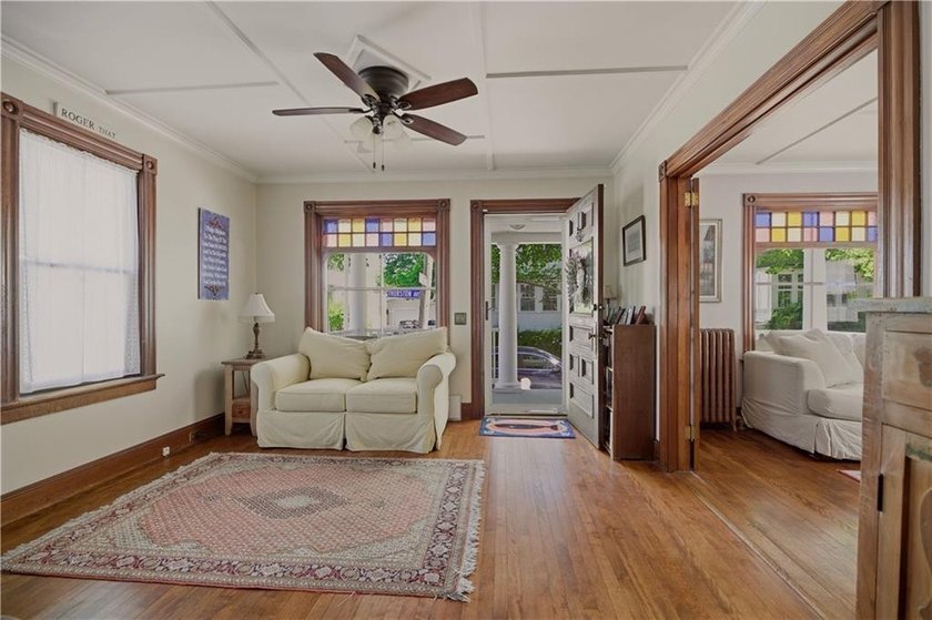 Beautifully restored Colonial blending Newport's timeless - photo 5