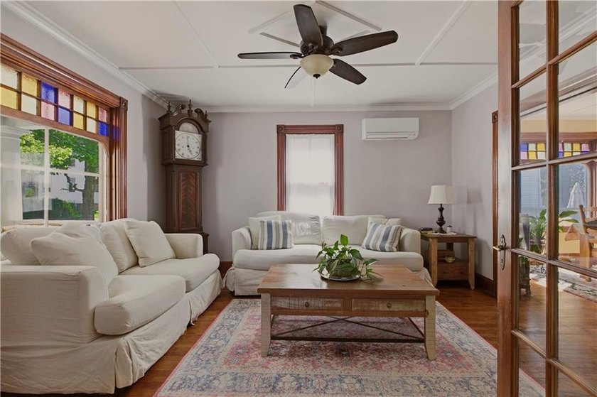 Beautifully restored Colonial blending Newport's timeless - photo 7