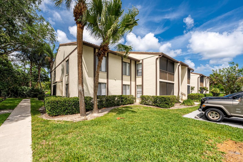 Tastefully updated 1BR/1BA condo in the gated community of Pine - photo 3