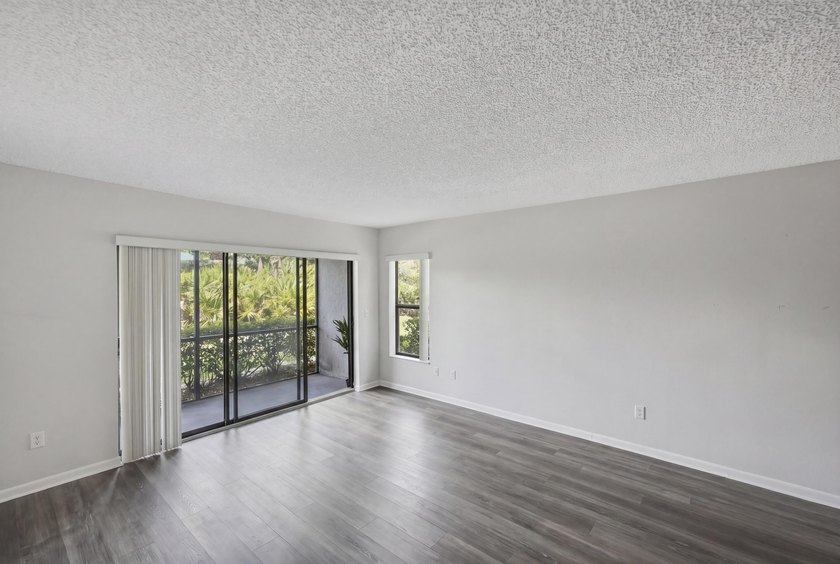Tastefully updated 1BR/1BA condo in the gated community of Pine - photo 4