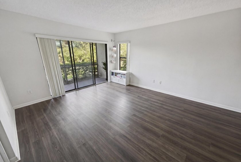 Tastefully updated 1BR/1BA condo in the gated community of Pine - photo 5