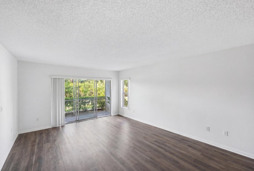 Tastefully updated 1BR/1BA condo in the gated community of Pine - photo 6