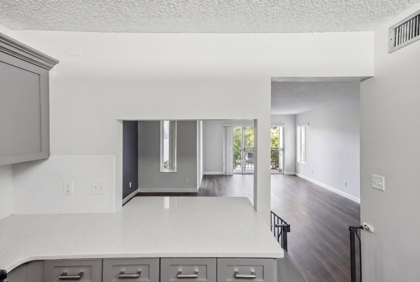 Tastefully updated 1BR/1BA condo in the gated community of Pine - photo 10
