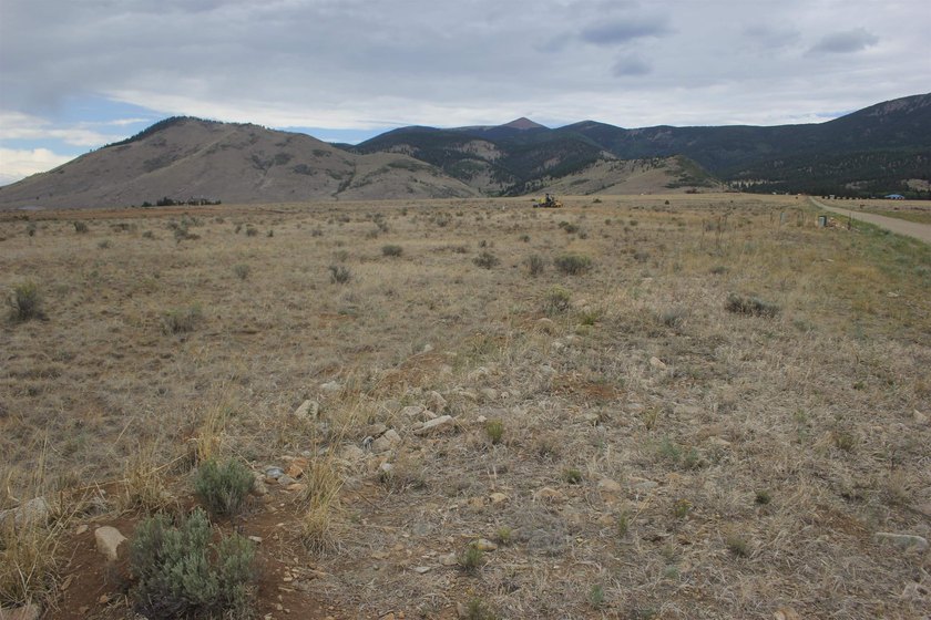Peaceful views of 360 degrees mountain range and Eagle Nest Lake - photo 8