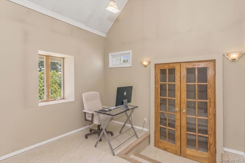 Welcome to 42 Larch Street in Hicksville, a well-maintained cape - photo 7