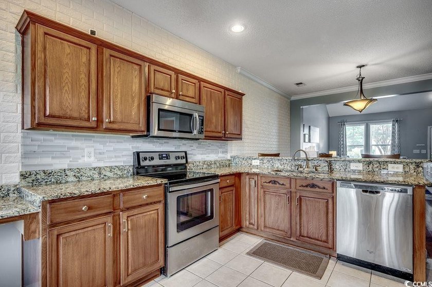 Gorgeous townhome in Windsor Park at Berkshire Forest area of - photo 8
