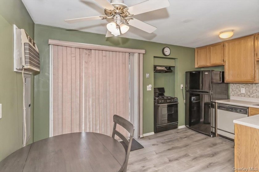 Welcome to 42 Larch Street in Hicksville, a well-maintained cape - photo 8