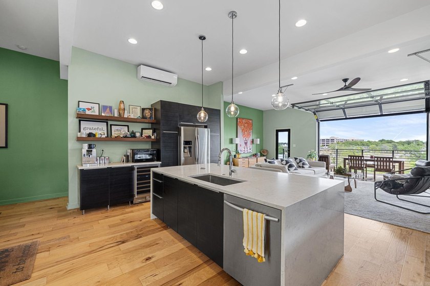 Perched above The Capitol, this contemporary retreat is designed - photo 11