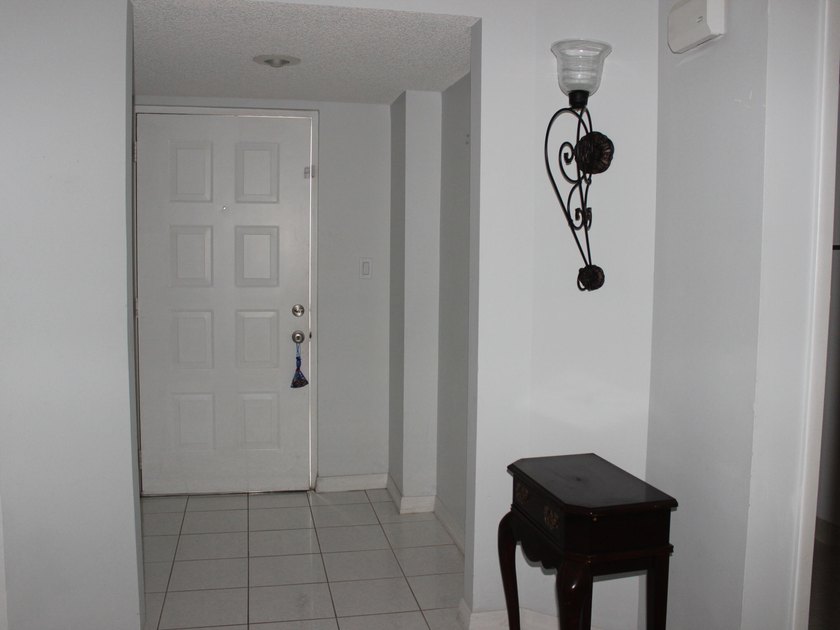 Welcome to this thoughtfully designed three-bedroom - photo 17