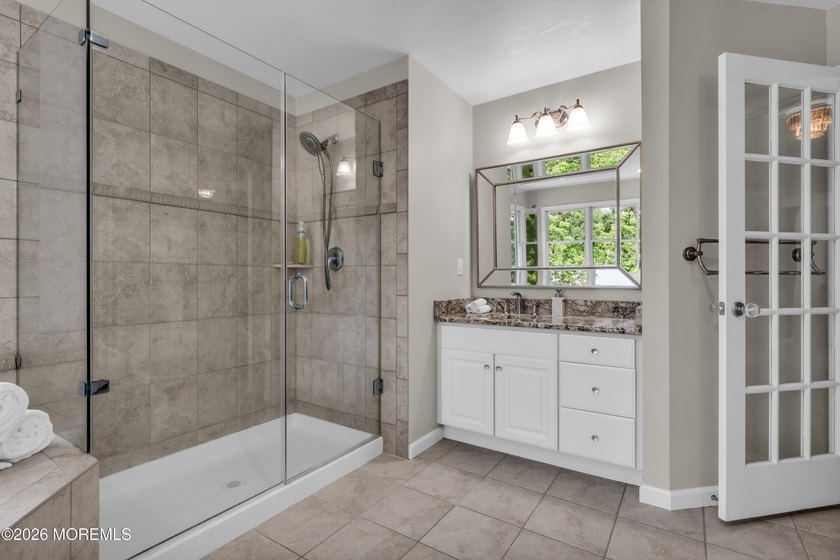 This exceptional Center Hall Colonial offers luxury, privacy - photo 19