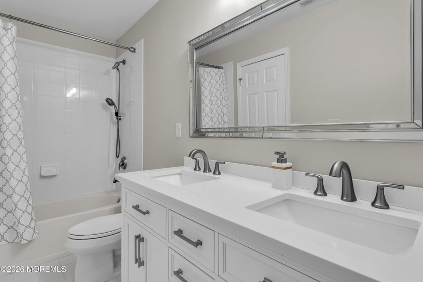 This exceptional Center Hall Colonial offers luxury, privacy - photo 22