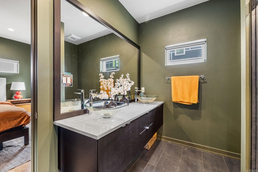 Perched above The Capitol, this contemporary retreat is designed - photo 31