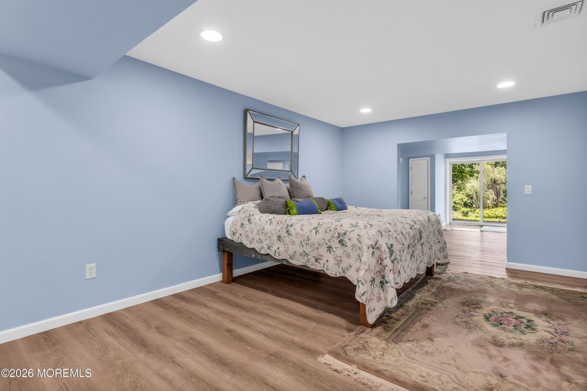 This exceptional Center Hall Colonial offers luxury, privacy - photo 31