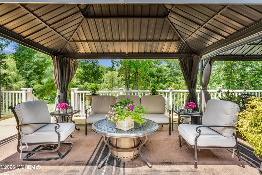 This exceptional Center Hall Colonial offers luxury, privacy - photo 35