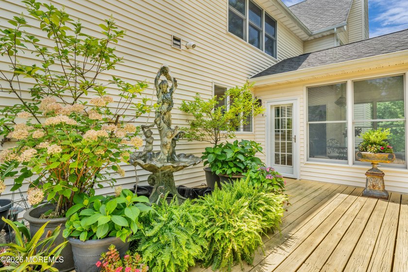 This exceptional Center Hall Colonial offers luxury, privacy - photo 37