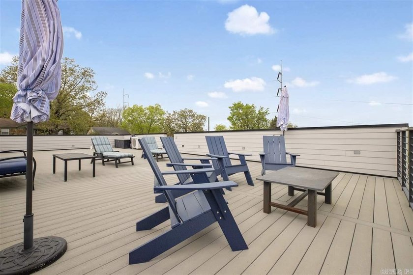 Perched above The Capitol, this contemporary retreat is designed - photo 41