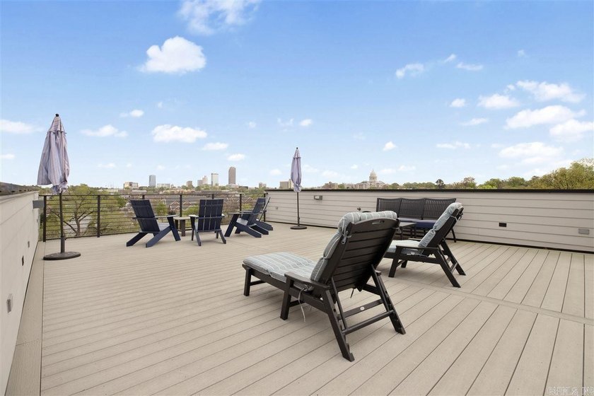 Perched above The Capitol, this contemporary retreat is designed - photo 42