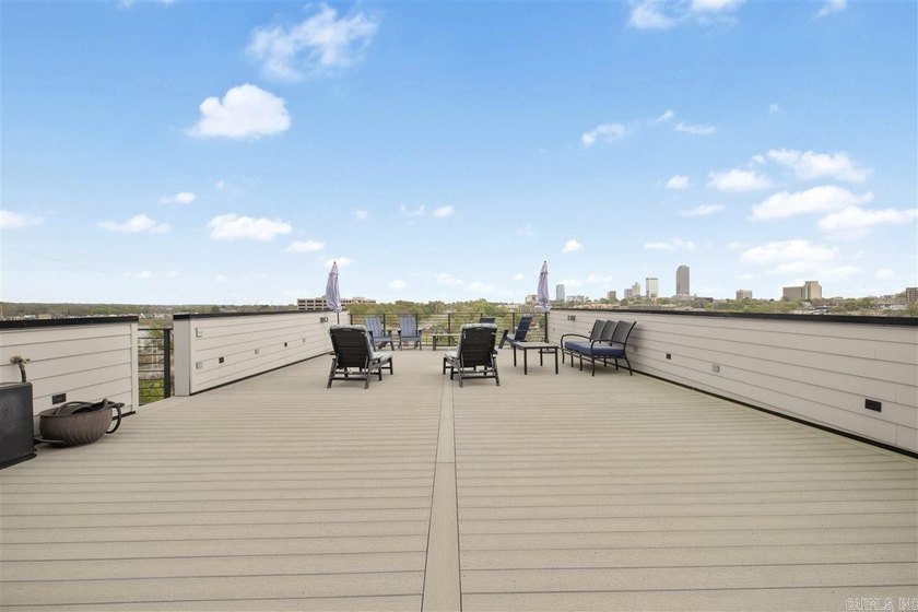 Perched above The Capitol, this contemporary retreat is designed - photo 43