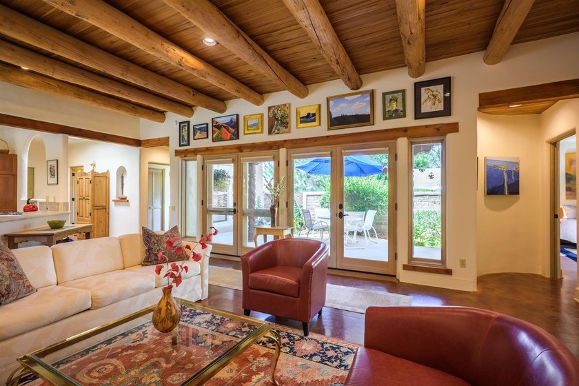 OPEN, LIGHT-FILLED SINGLE-LEVEL CONDOMINIUM IN THE HIGHLY - photo 5