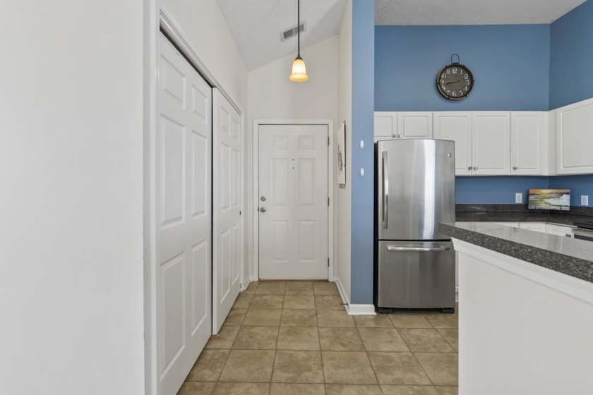 Coastal charm, exceptional space, and effortless living come - photo 7