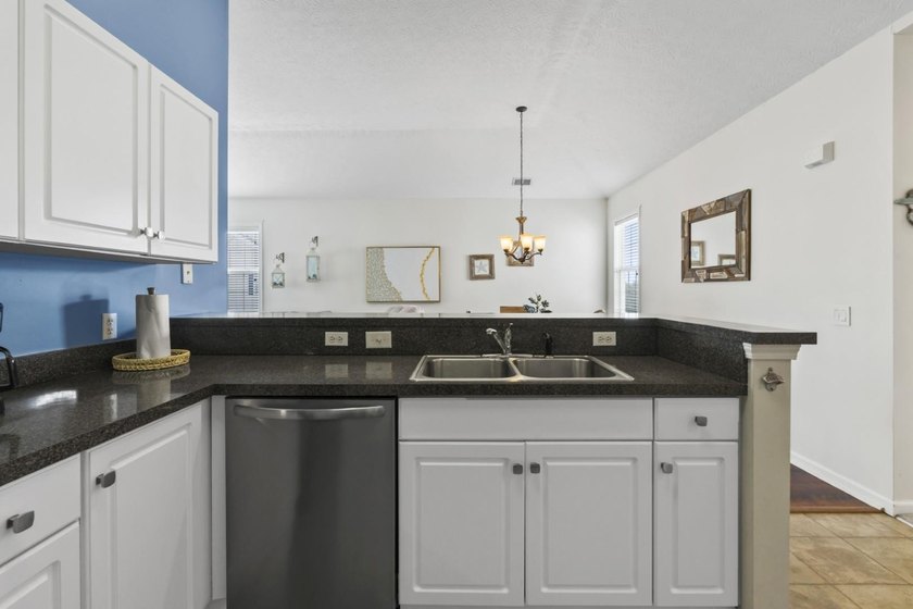 Coastal charm, exceptional space, and effortless living come - photo 10
