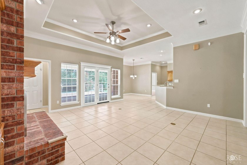 This beautiful home offers spacious living with soaring ceilings - photo 11