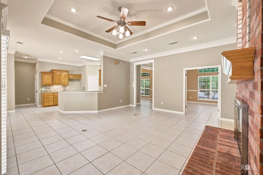 This beautiful home offers spacious living with soaring ceilings - photo 12