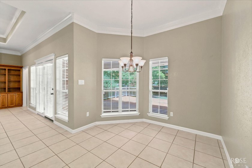 This beautiful home offers spacious living with soaring ceilings - photo 13