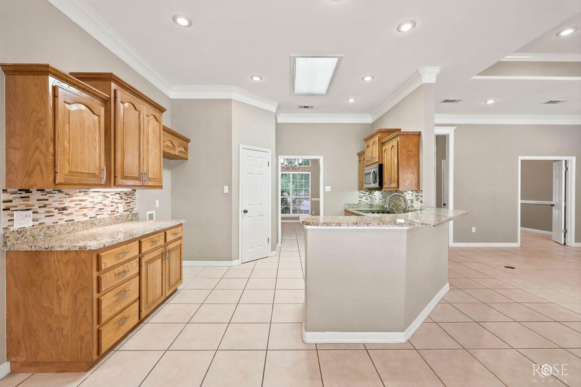 This beautiful home offers spacious living with soaring ceilings - photo 14