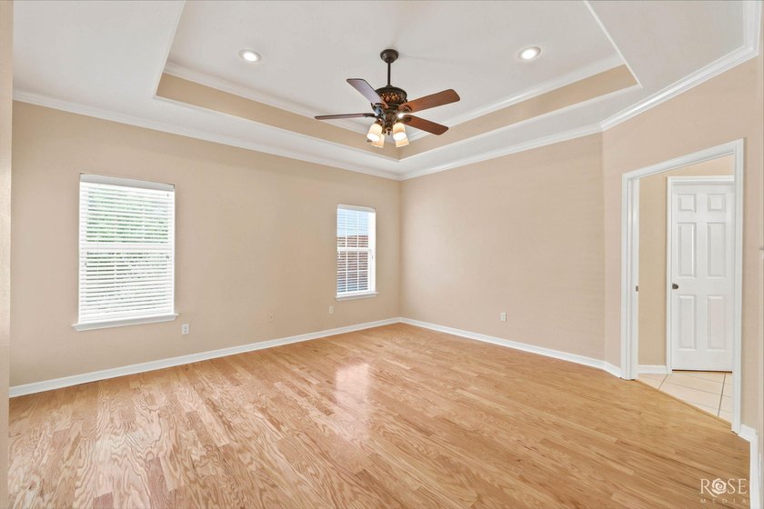 This beautiful home offers spacious living with soaring ceilings - photo 19
