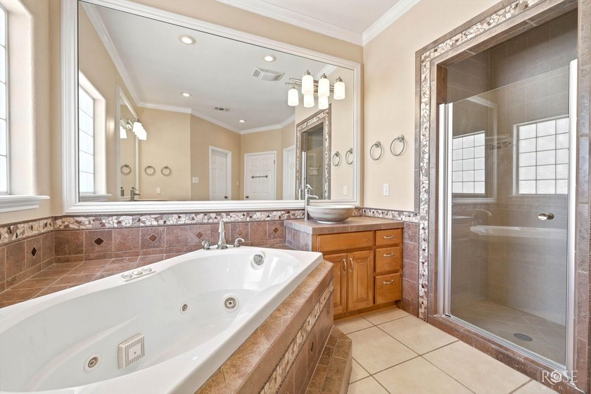 This beautiful home offers spacious living with soaring ceilings - photo 22