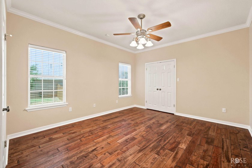 This beautiful home offers spacious living with soaring ceilings - photo 28